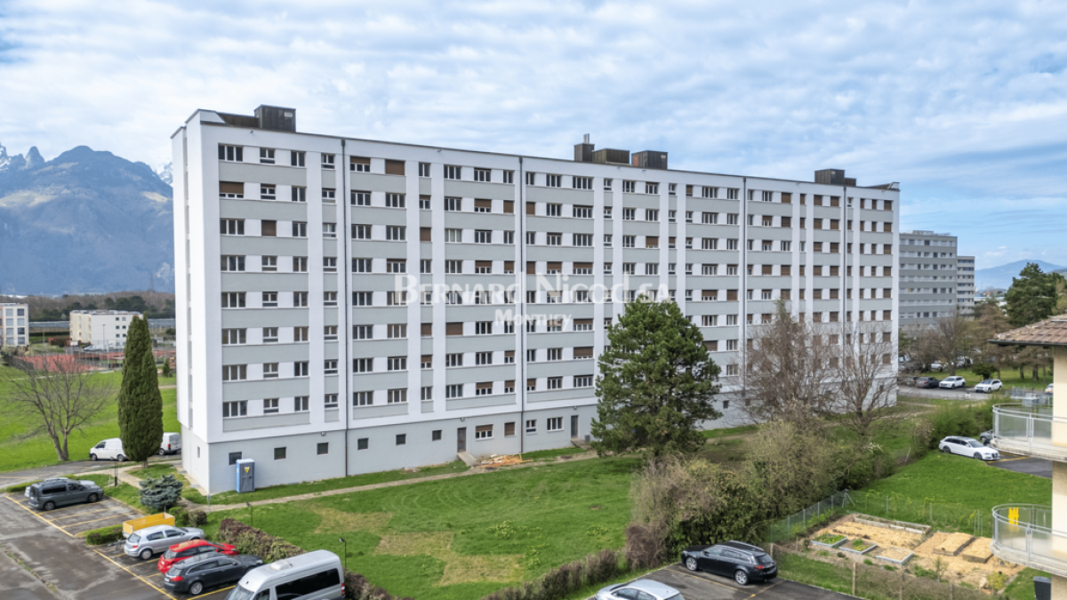 À louer appartement rénové de 2 pièces au 5ème étage (525)