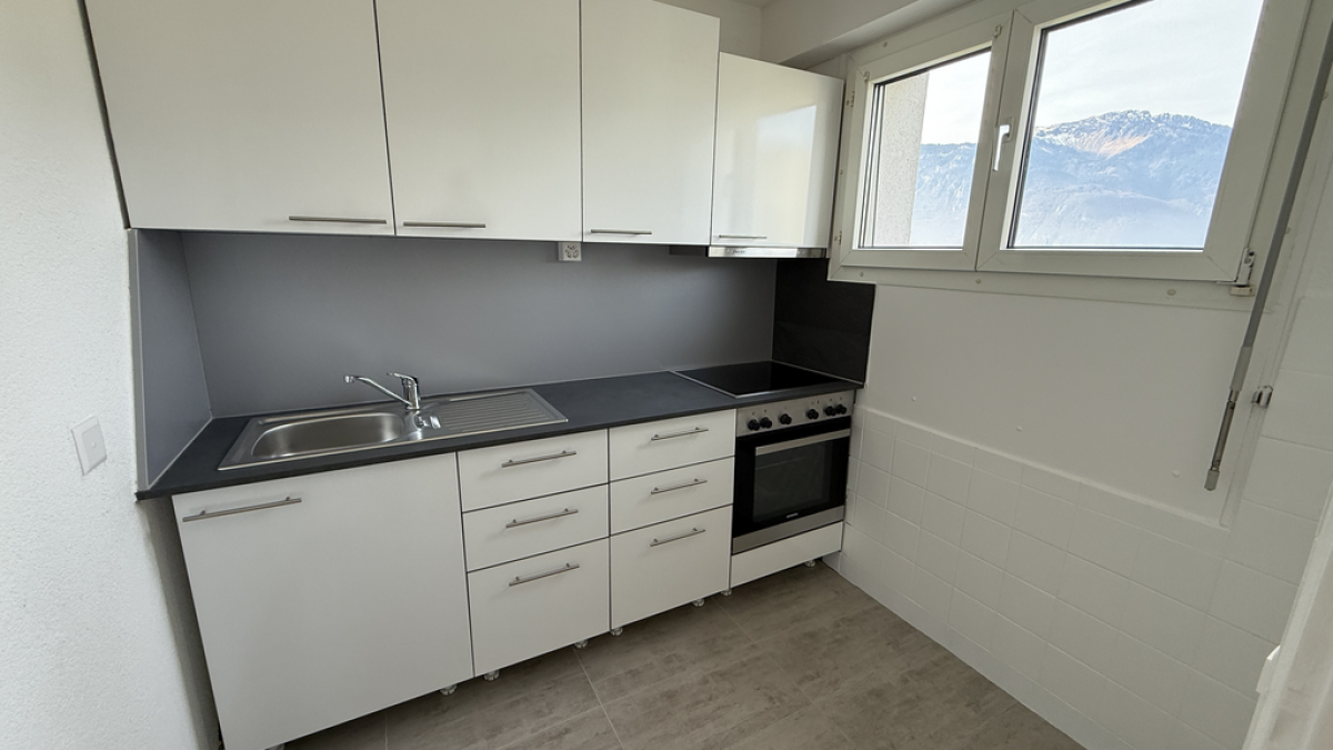 À louer appartement rénové de 2 pièces au 5ème étage (525)
