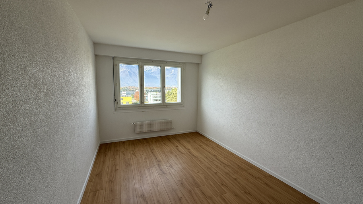 À louer appartement rénové de 2 pièces au 5ème étage (525)