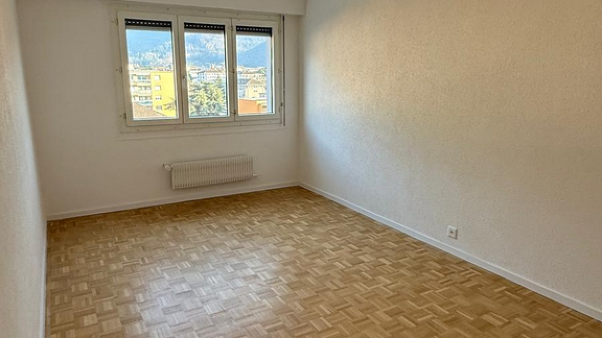 À louer appartement rénové de 4 pièces au 6ème étage (622)