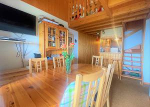 Appartement de 3.5 pièces de 63m2 en duplex dans les combles avec balcons et vue imprenable