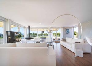 Somptueuse propriété avec piscine et vue panoramique sur le lac