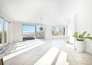 Villa d'exception avec piscine et vue imprenable sur le Lac