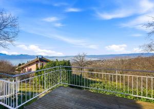 Villa d'exception avec piscine et vue imprenable sur le Lac